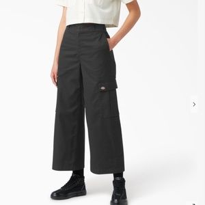 Women’s Twill Crop Cargo Pants, Stonewashed Black